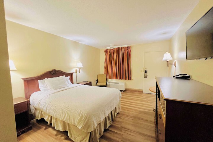 Room 5 of 11