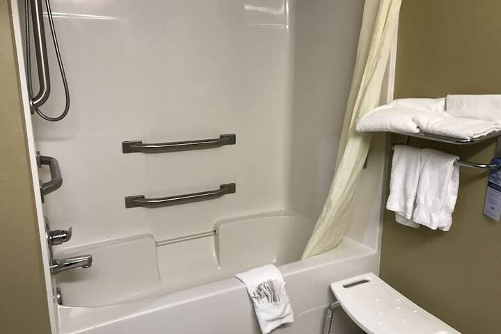 Room 17 of 34