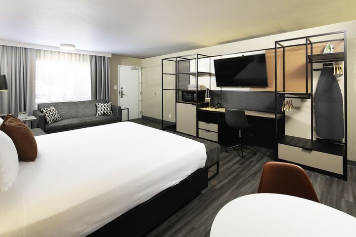 Waypoint Hotel