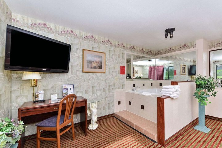 Room 27 of 43