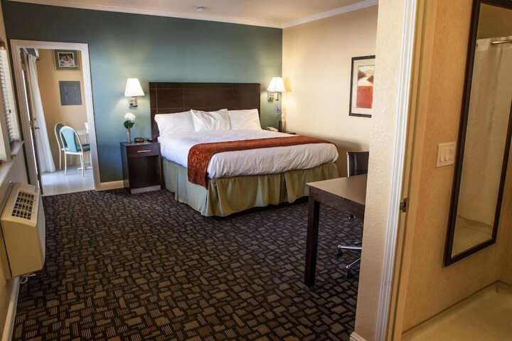 Room 9 of 31