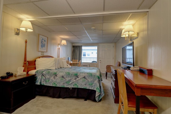 Room 53 of 104