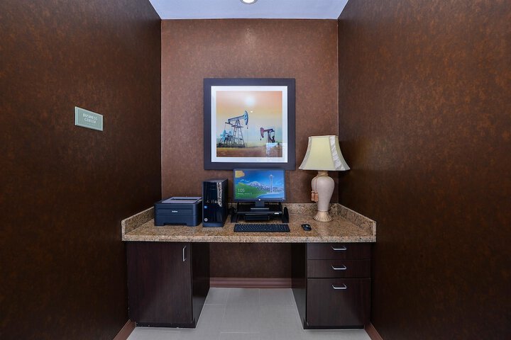 Business Center 31 of 32