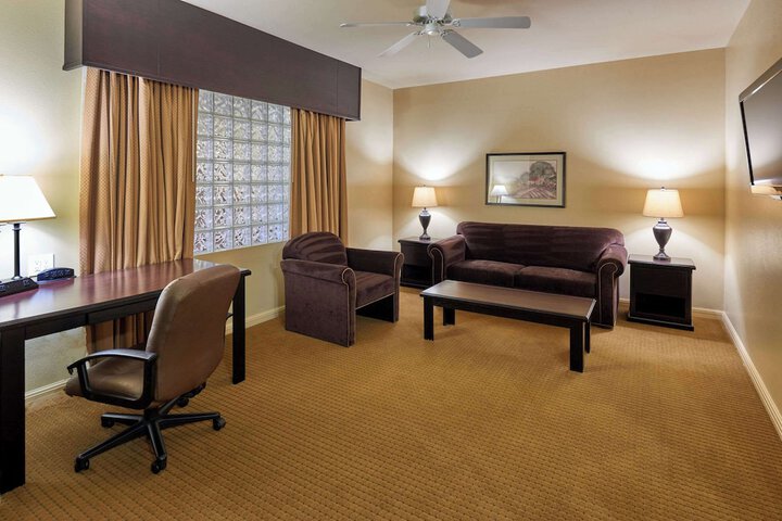 Room 10 of 30