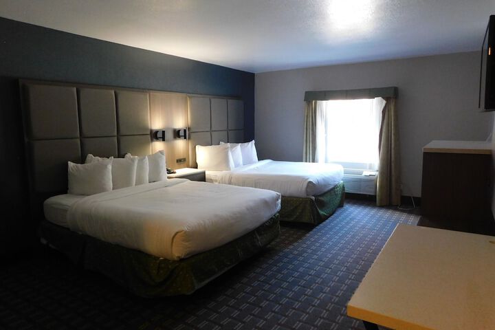 Room 15 of 102