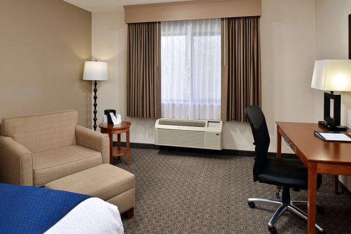 Room 26 of 40