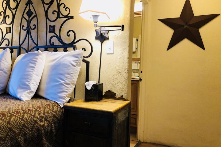 Room 14 of 80