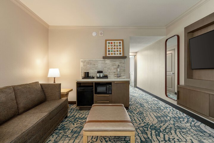 Room 30 of 108