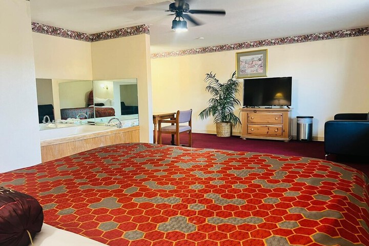 Villa Inn Motel Near Hwy 12 WI Capital O