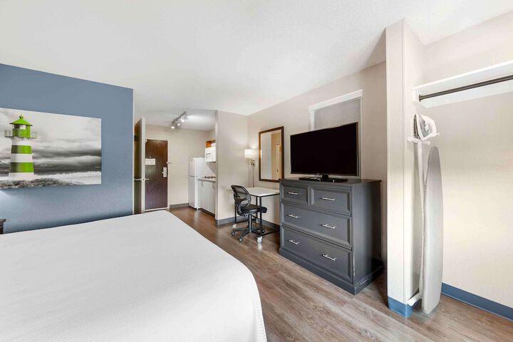 Room 11 of 32
