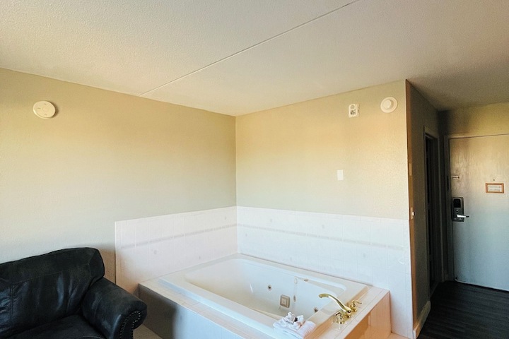 Room 6 of 12