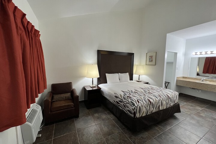 Room 9 of 19