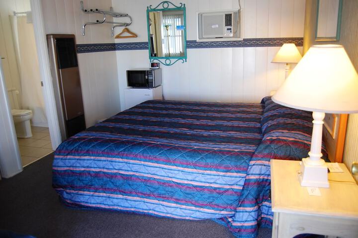 Room 21 of 34