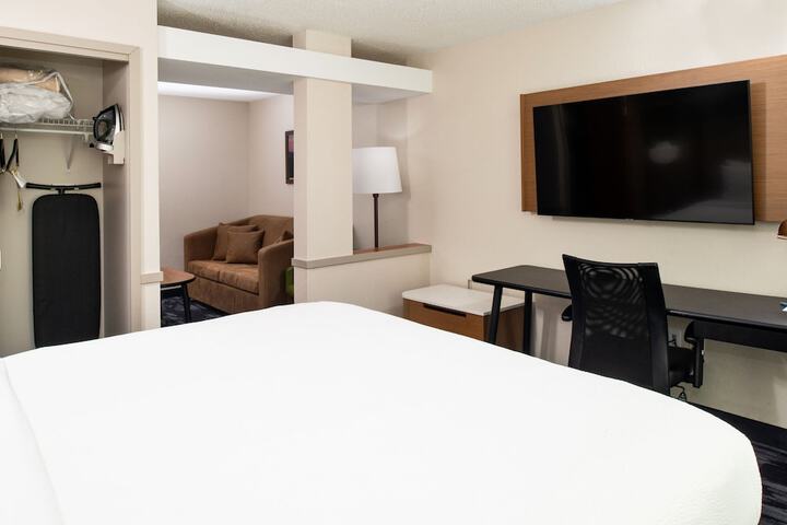 Room 9 of 33