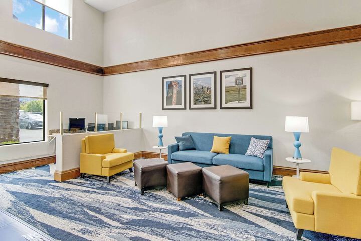 Comfort Suites near I-80 and I-94
