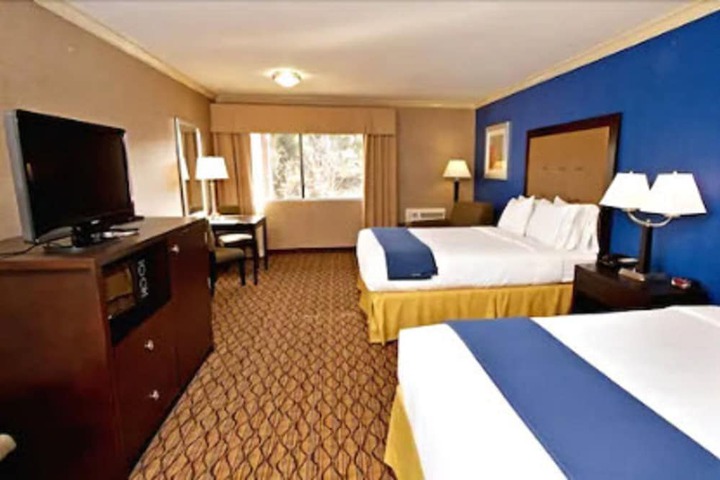Room 28 of 39