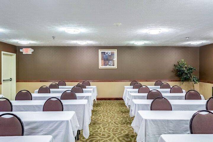 Comfort Inn & Suites Cincinnati Eastgate