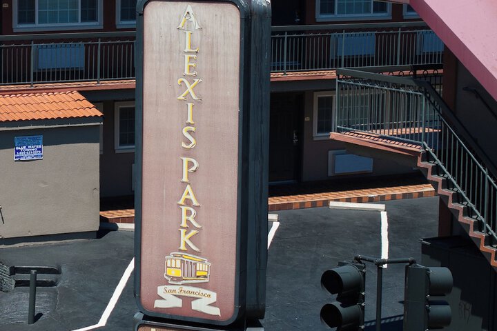 Alexis Park Hotel