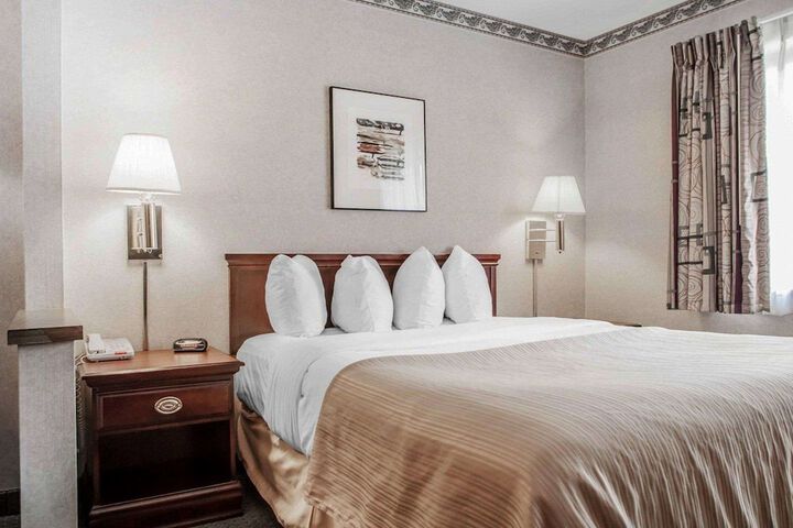 Room 11 of 28