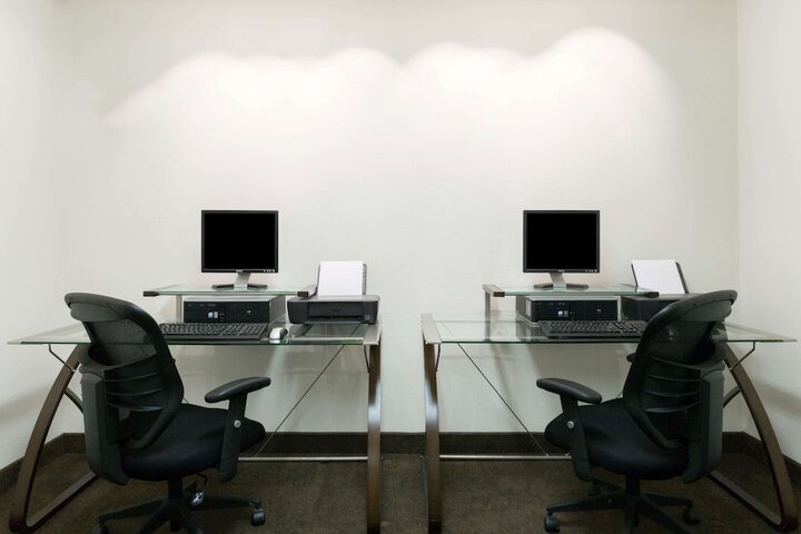 Business Center 17 of 17
