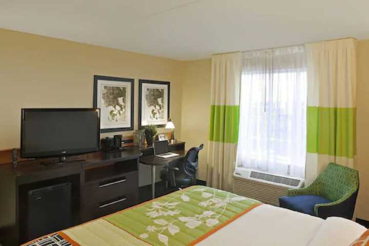 Room 10 of 29