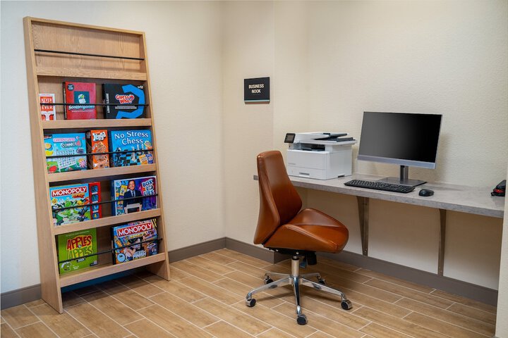 Business Center 32 of 32