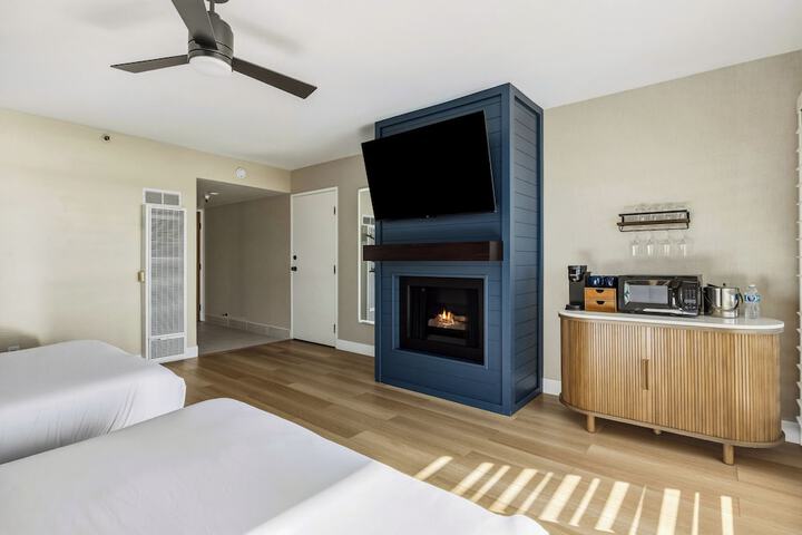 456 Embarcadero Inn & Suites