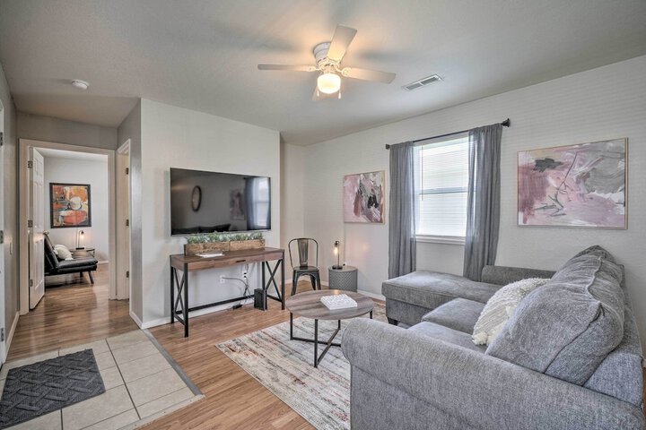 Charming One-level Home w / Deck Walk to Dtwn