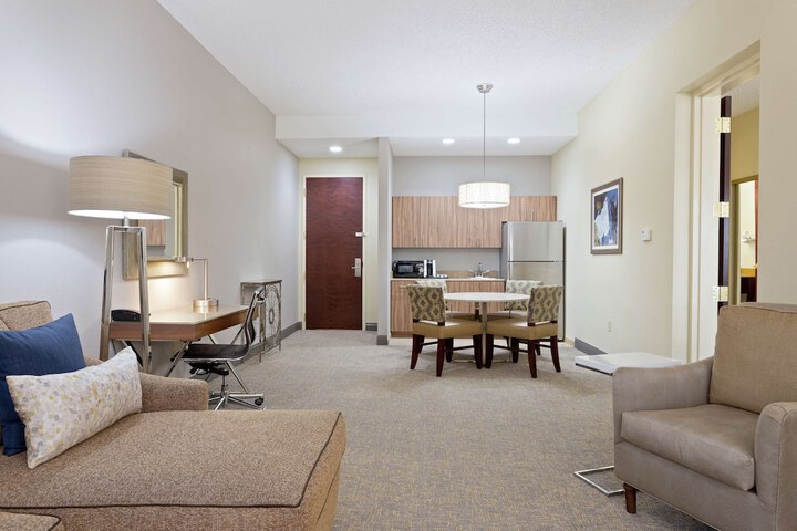 Room 11 of 36