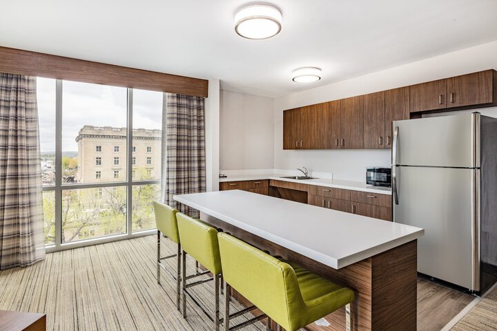 Holiday Inn Express & Suites Lincoln Downtown by IHG