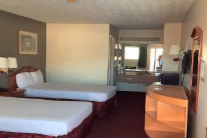 Room 27 of 33