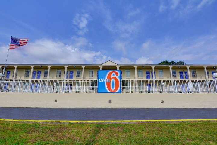 Motel 6 Americus GA