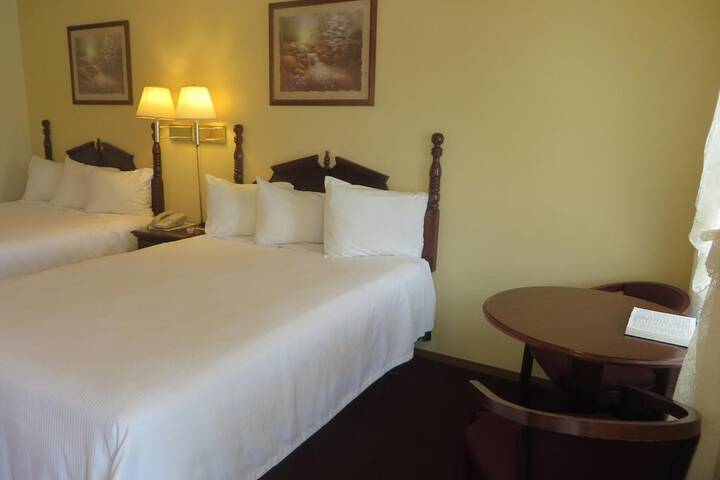 Honeysuckle Inn - Mountain View