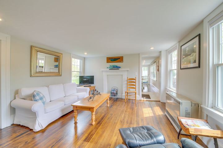 Rockland Home w / Deck 5 Mins to Historic Downtown!