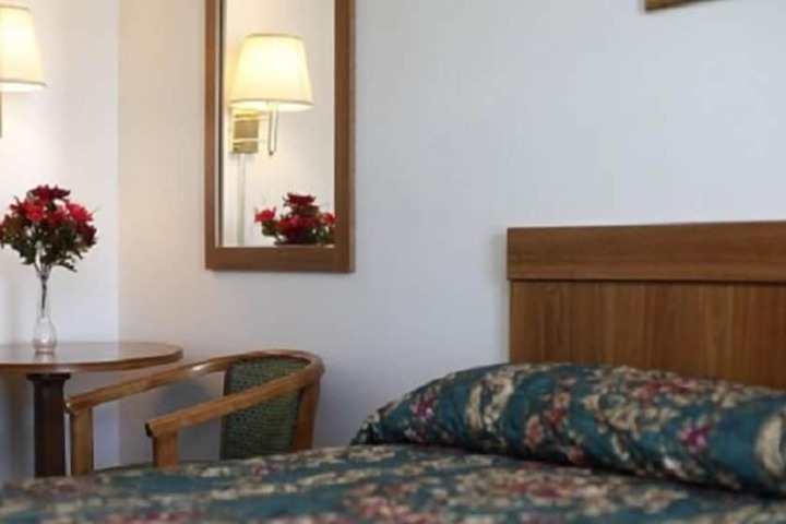 Room 32 of 43