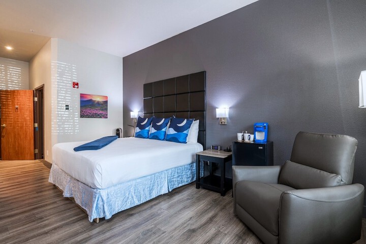 Room 33 of 70
