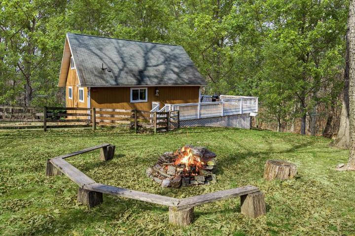 Hot Tub Fire Pit, Deck, Grill, WiFi, Dog-Friendly