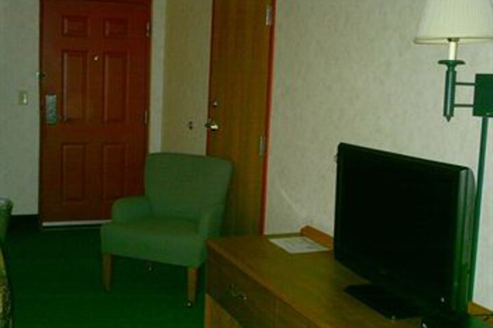 Campton Parkway Inn