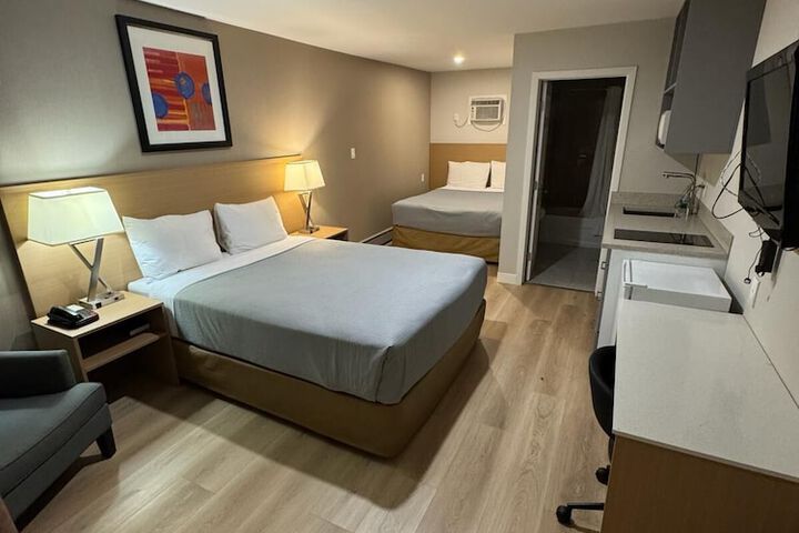 Parkway Motel & European Lodges