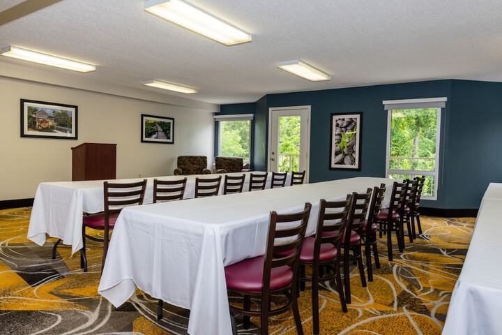Twin Mountain Inn & Suites