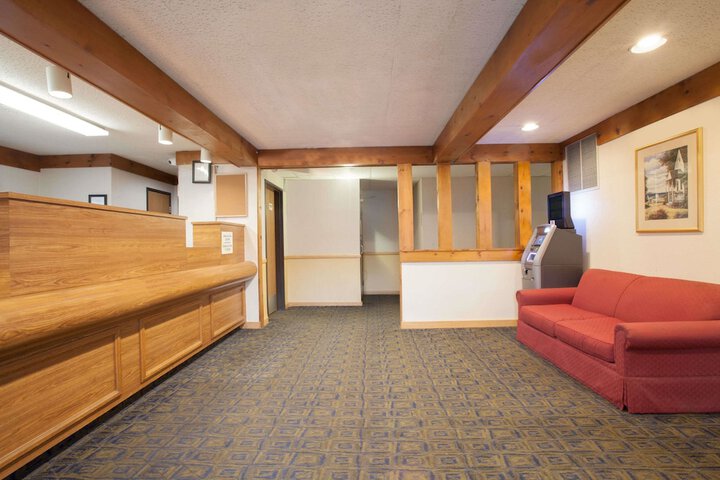 Super 8 by Wyndham Oneonta / Cooperstown