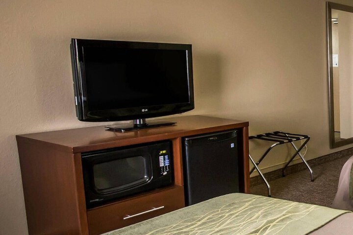 Comfort Inn Morris I-80