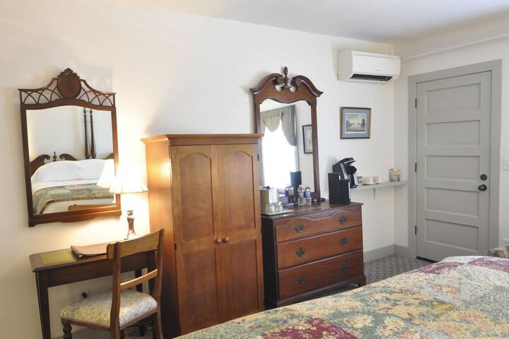 Room 33 of 76
