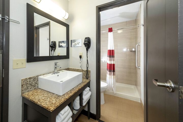 Red Roof Inn PLUS+ Huntsville