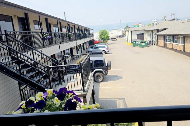 Camelot Court Motel