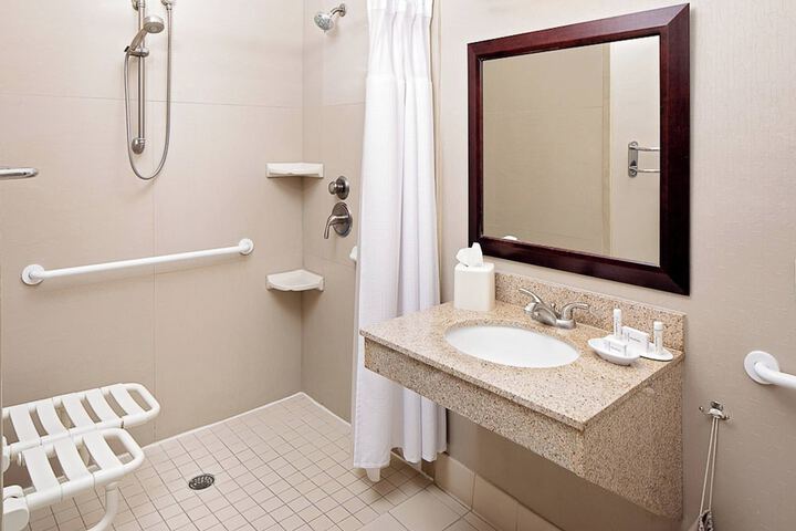 Room 18 of 28
