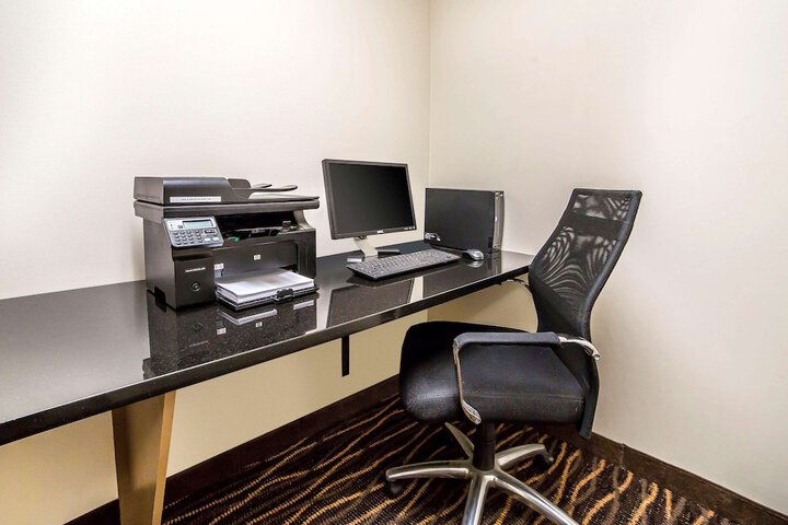 Business Center 33 of 33