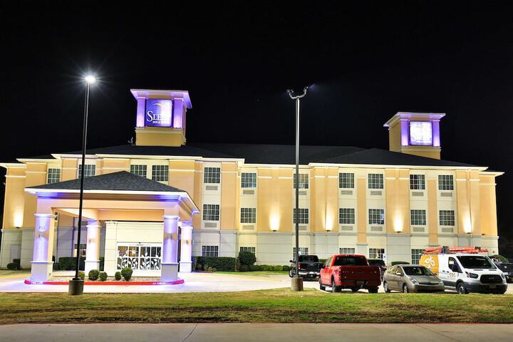 Hotel 8 of 103
