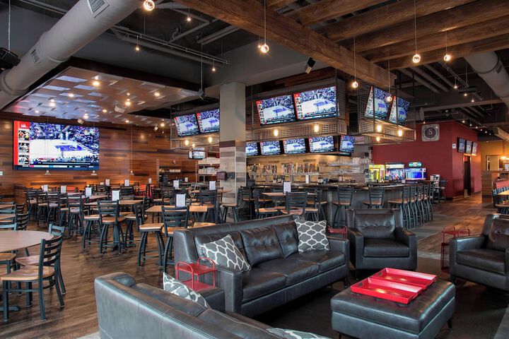 Courtyard by Marriott Holland Downtown