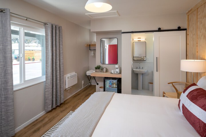 Room 6 of 17
